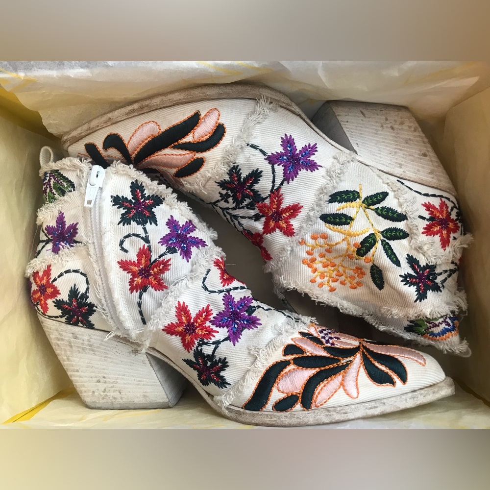 Brand new Elena Iachi embroidered booties. Size 8.5 (38.5)